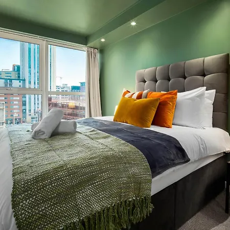 New Luxury Centre - 2 Bedroom - Netflix - Wifi - Secure Parking 35qc