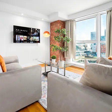 New Luxury Centre - 2 Bedroom - Netflix - Wifi - Secure Parking 35qc Apartman *