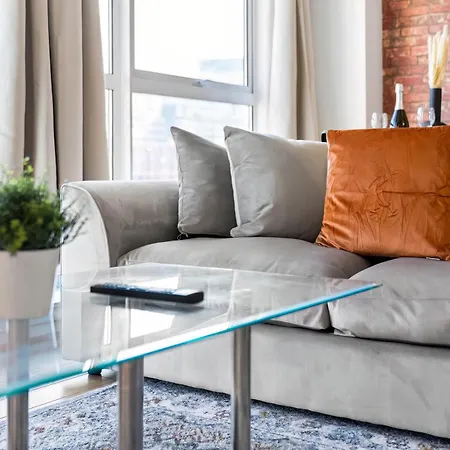 New Luxury Centre - 2 Bedroom - Netflix - Wifi - Secure Parking 35qc *
