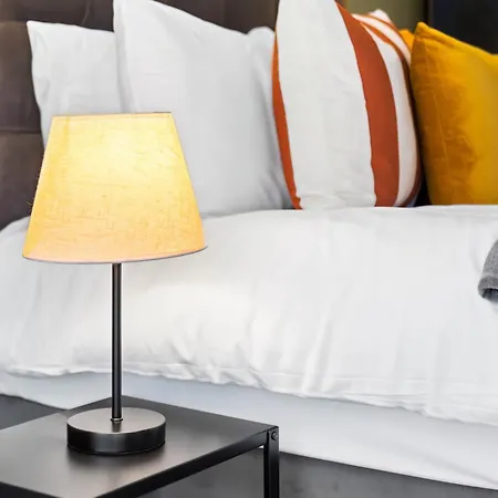 New Luxury Centre - 2 Bedroom - Netflix - Wifi - Secure Parking 35qc Apartman