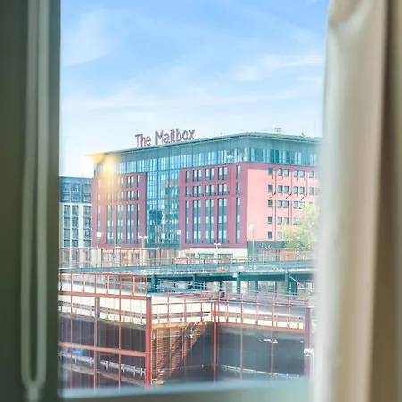 New Luxury Centre - 2 Bedroom - Netflix - Wifi - Secure Parking 35qc Apartman *