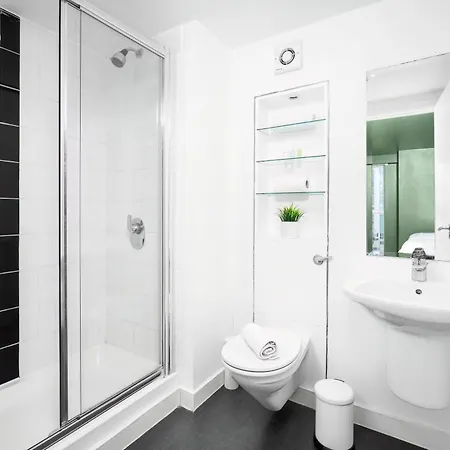New Luxury Centre - 2 Bedroom - Netflix - Wifi - Secure Parking 35qc * Birmingham